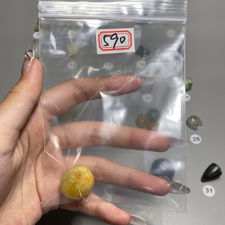 蛇纹石玉颈饰合金马**珏