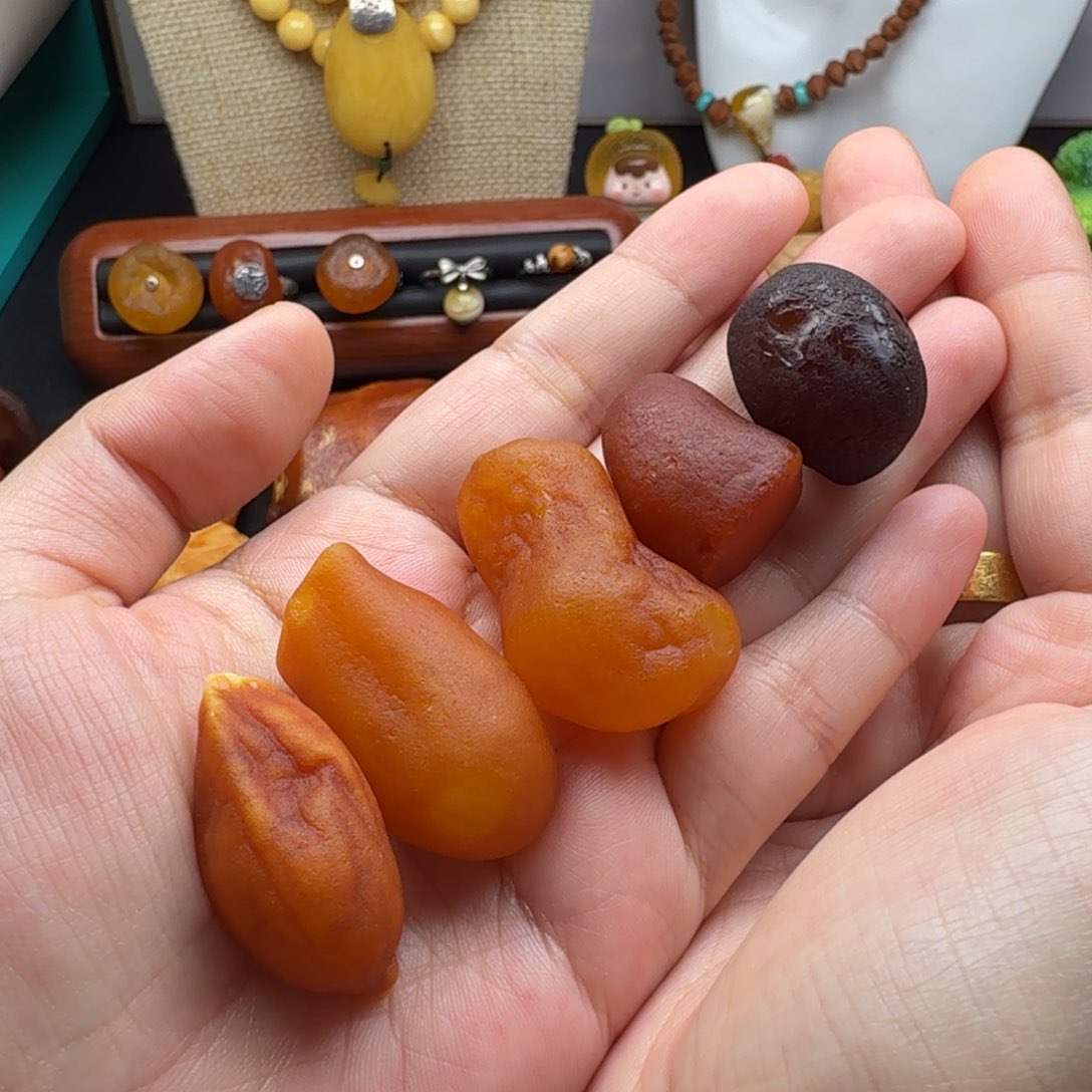 琥珀颈饰未镶嵌珩*子定制打磨加工圆珠