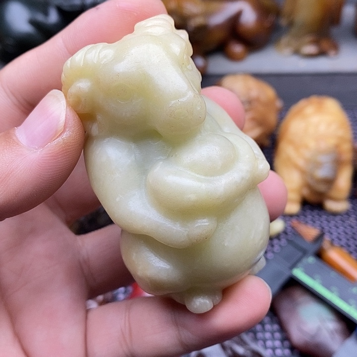 未镶嵌蛇纹石玉颈饰