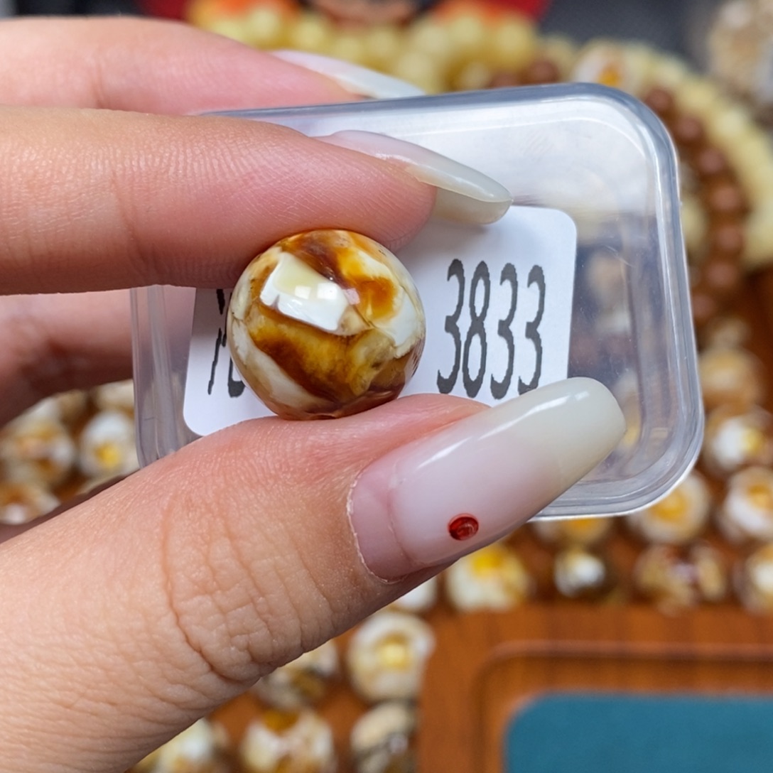 蜜蜡未镶嵌珠宝奇石3833