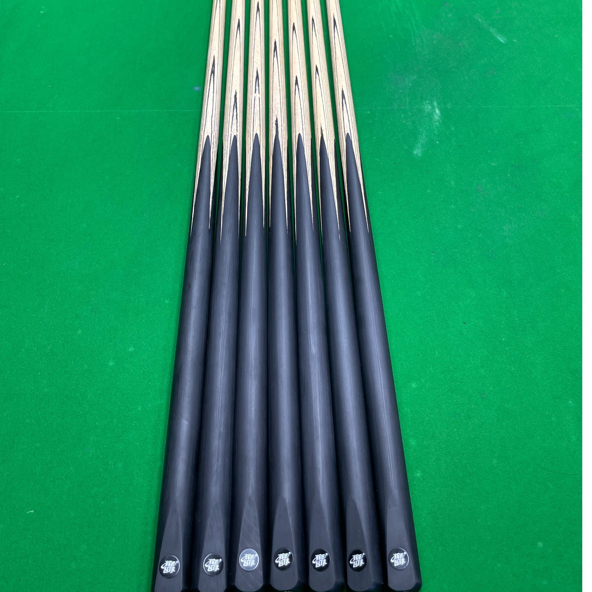 辉匠铁脊木S调黑通台球杆、软弹兼具发力稳定、不易变形打感完美