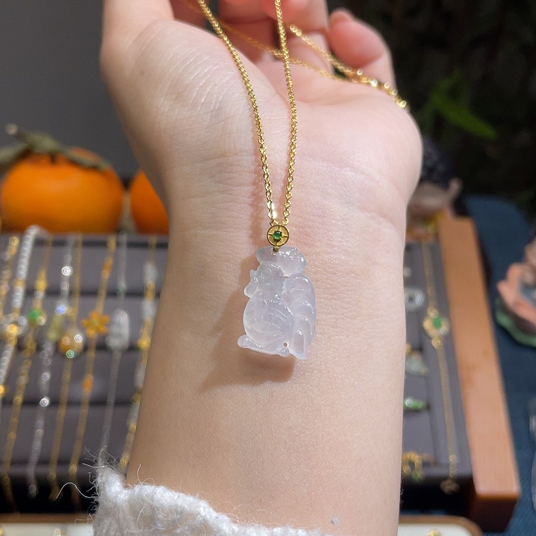 翡翠吊坠(不含链)18K金镶嵌冰种小公鸡