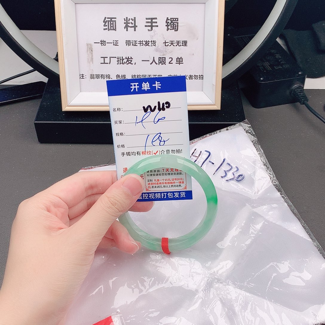 手镯以实物为准W110