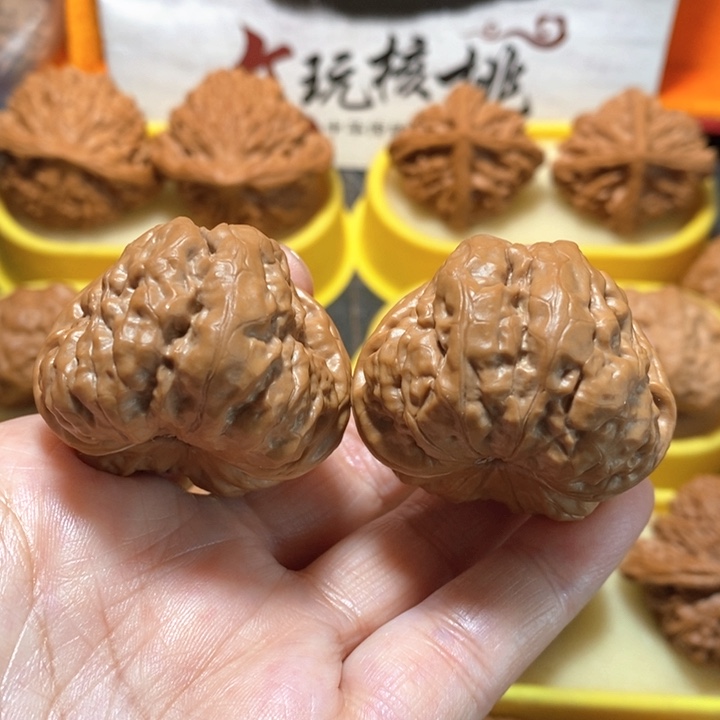 文玩核桃把件蛤蟆头 40 42.5