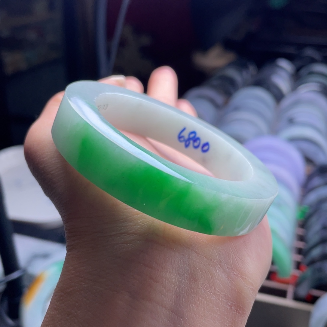 定制翡翠未镶嵌翡翠手镯