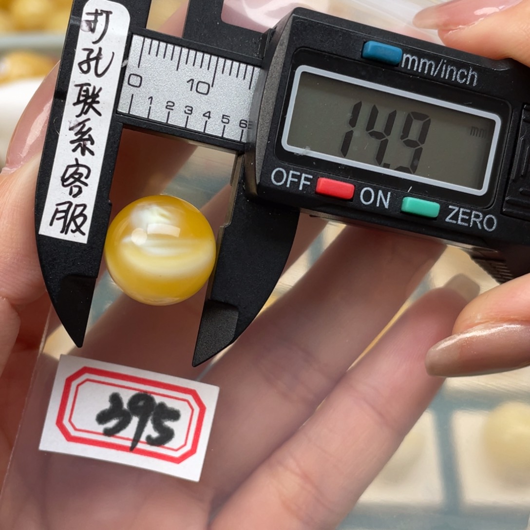 蜜蜡裸石未镶嵌鲨****莲