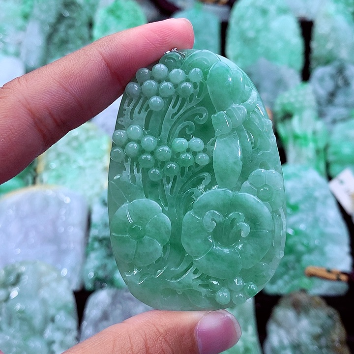 吊坠(不含链)未镶嵌翡翠