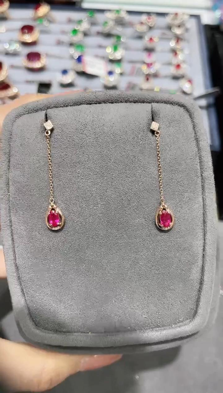 18K金镶嵌天然红宝石耳饰耳钉