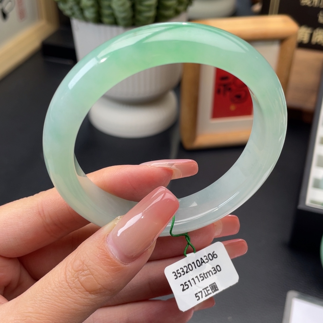 翡翠未镶嵌手镯正圈57冰胶甜绿 完整度高