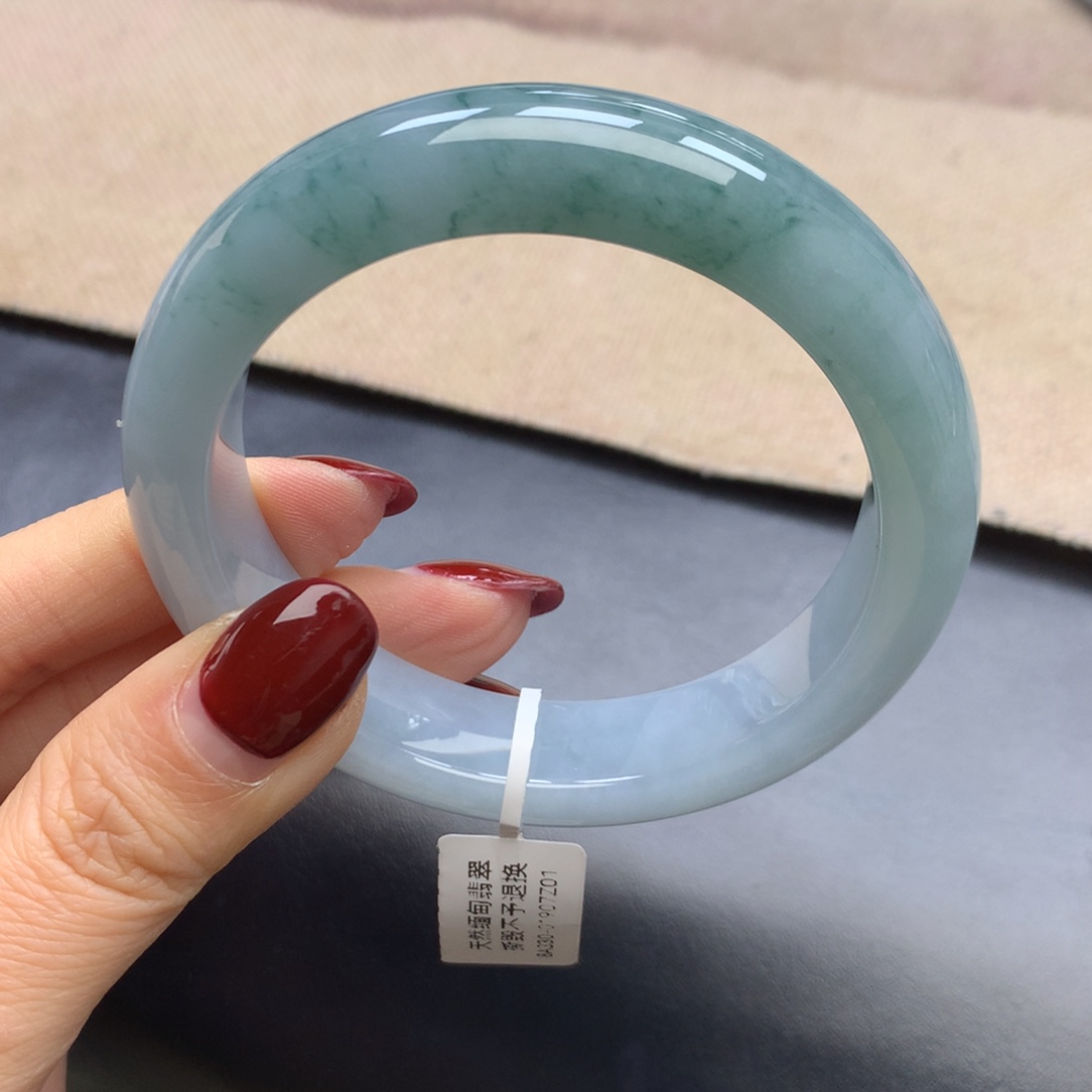 浅***芳翡翠未镶嵌手镯飘花正