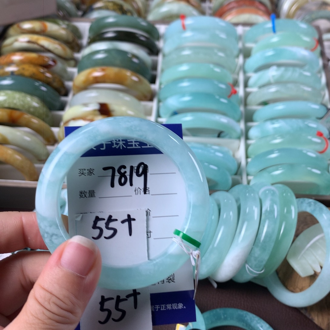 蛇纹石玉手镯未镶嵌7819