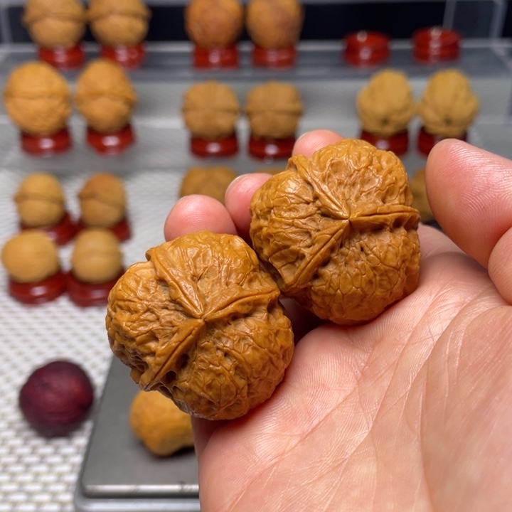 文玩核桃把件小****行25红宝石三棱