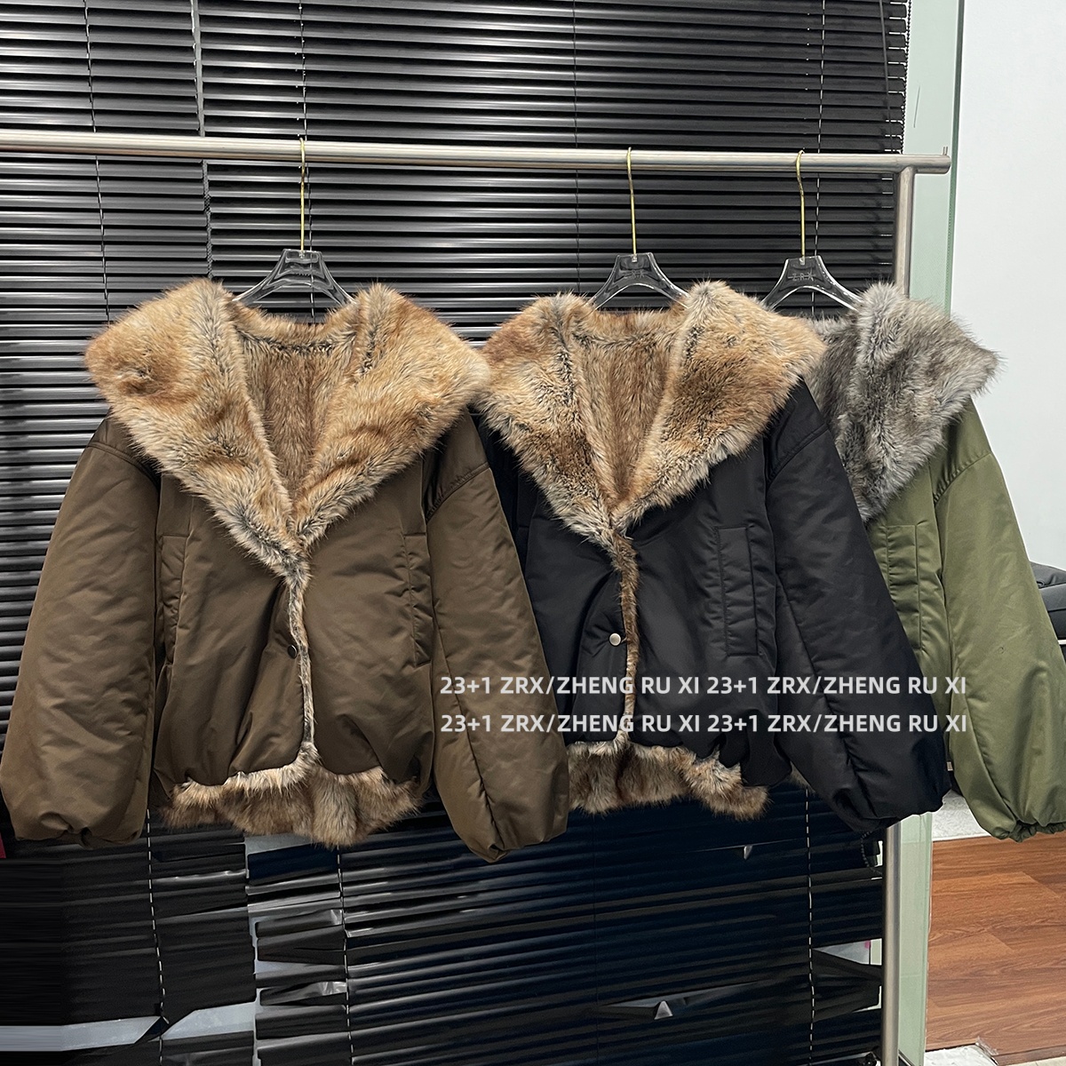 付新博女装大毛领毛绒棉服外套女保暖加厚宽松廓形加棉棉衣15125