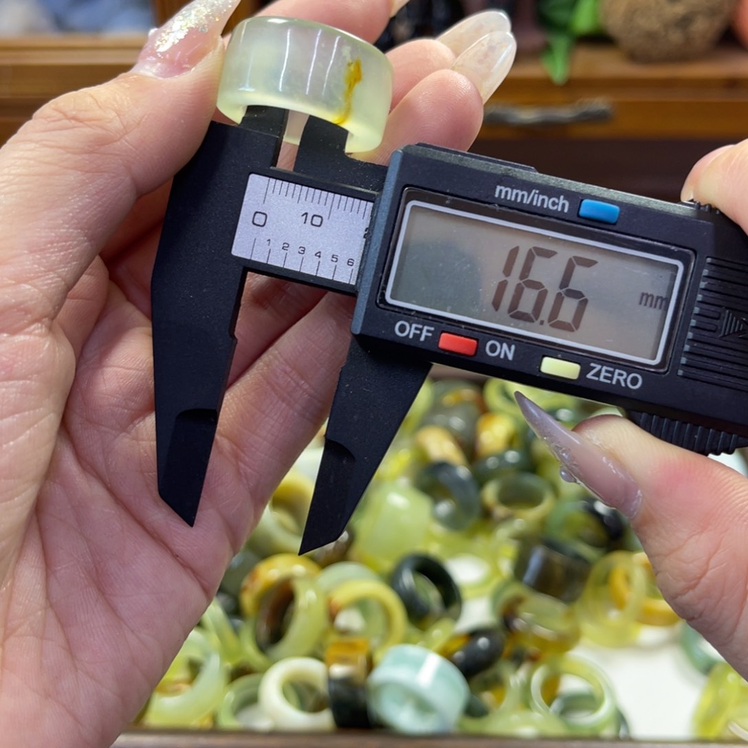 蛇纹石玉未镶嵌手镯54