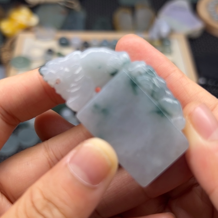 翡翠未镶嵌颈饰印章