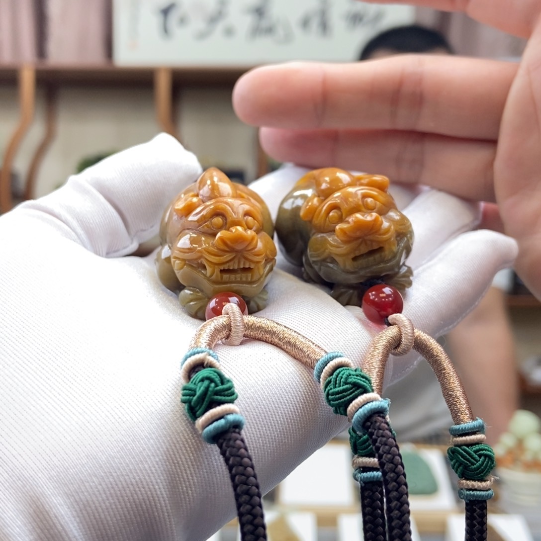 霸***生透闪石质玉未镶嵌颈饰