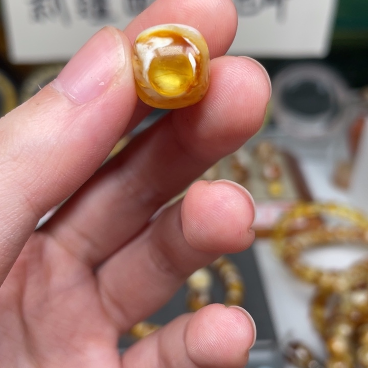 秀***叨琥珀未镶嵌裸石68号