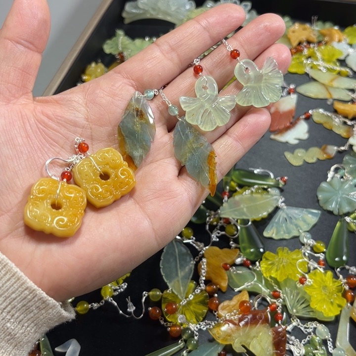 蛇纹石玉合金耳饰