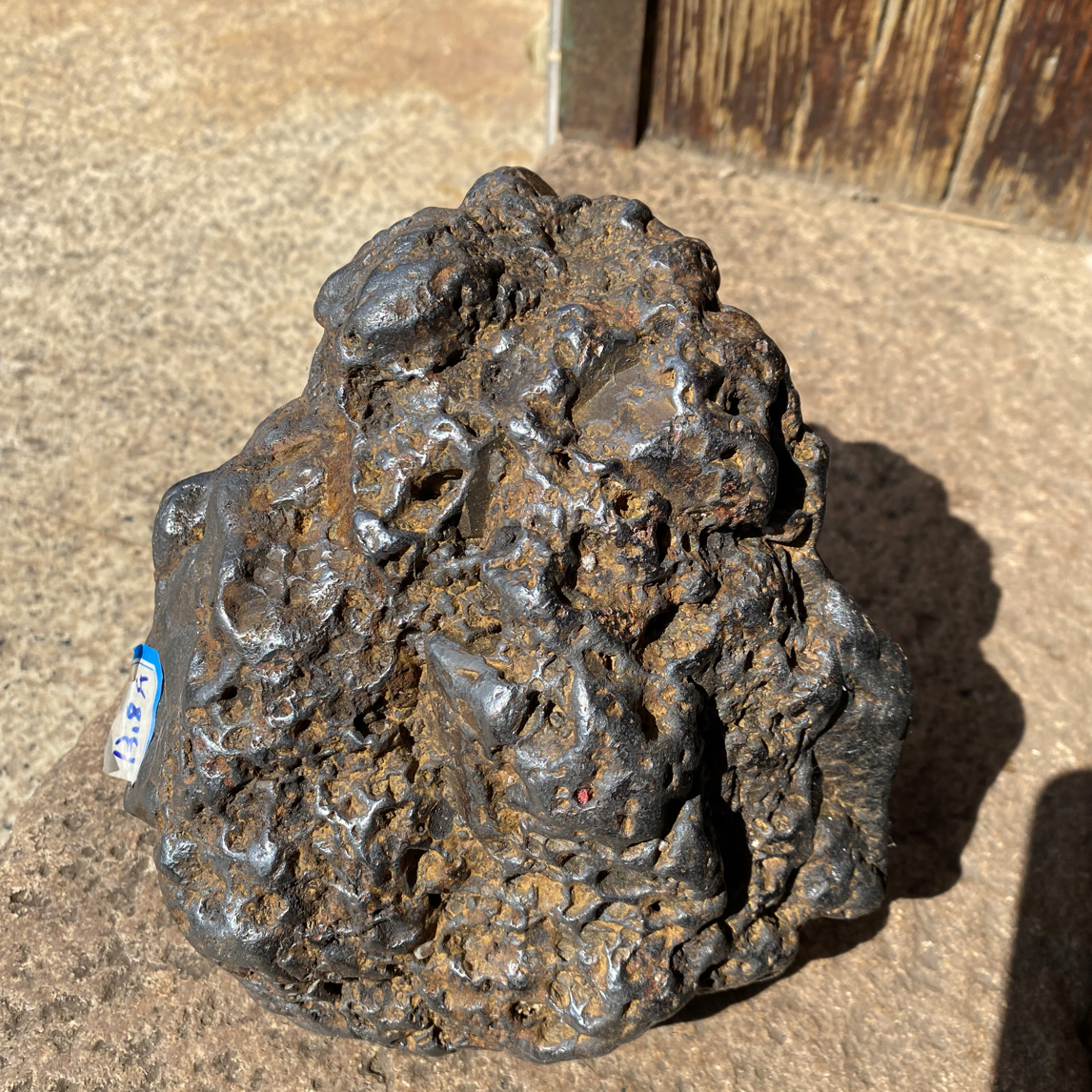 黄乡雨石，强磁铁陨石摆件