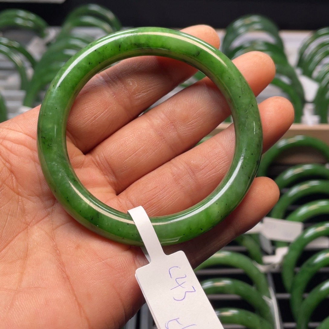 和田玉（碧玉）手镯未镶嵌瑕疵款