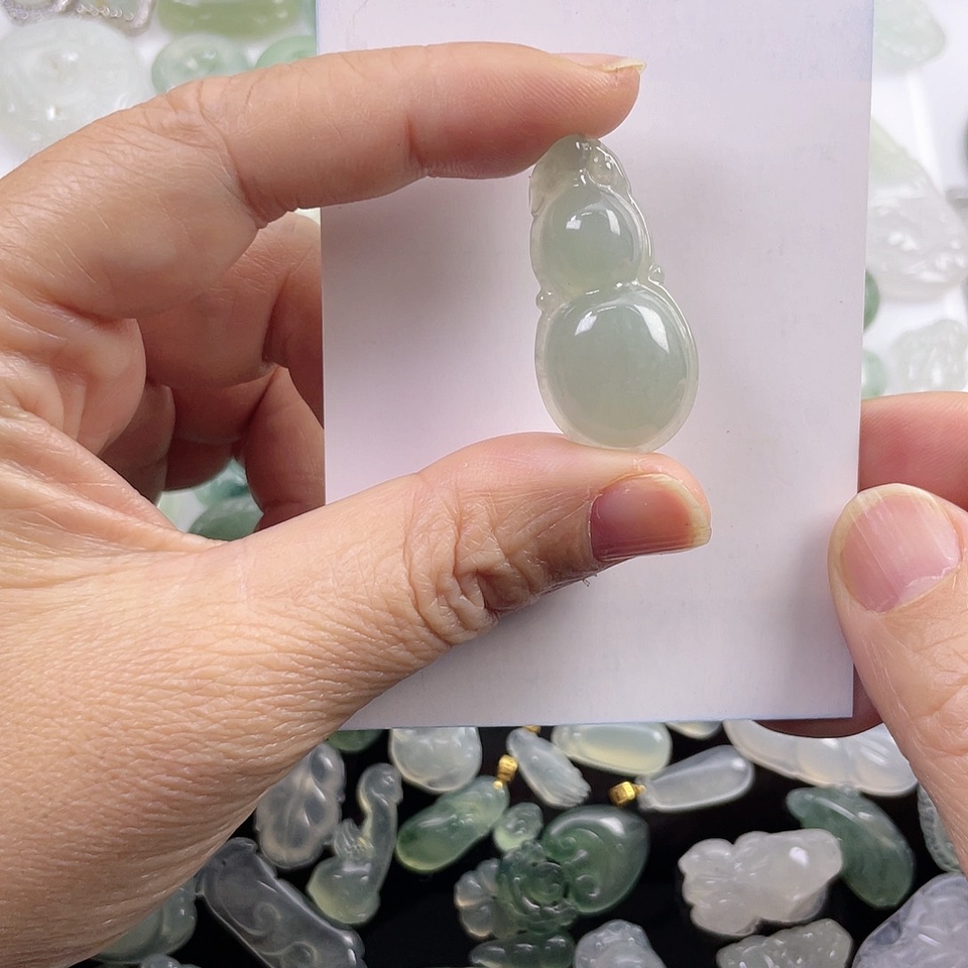 翡翠颈饰未镶嵌葫芦