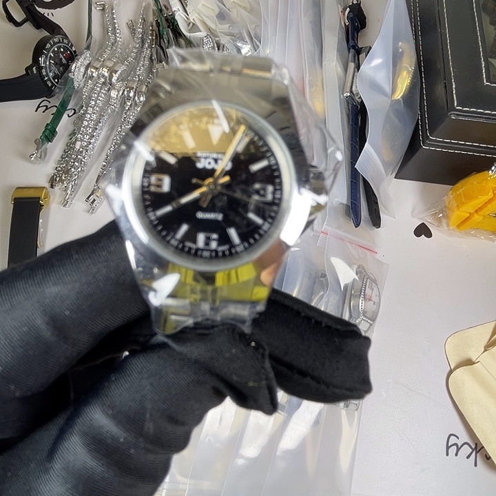 精钢表带石英女表一只