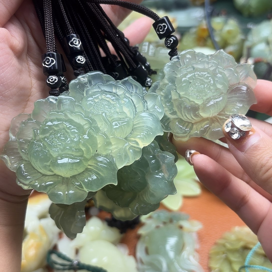 蛇纹石玉未镶嵌吊坠