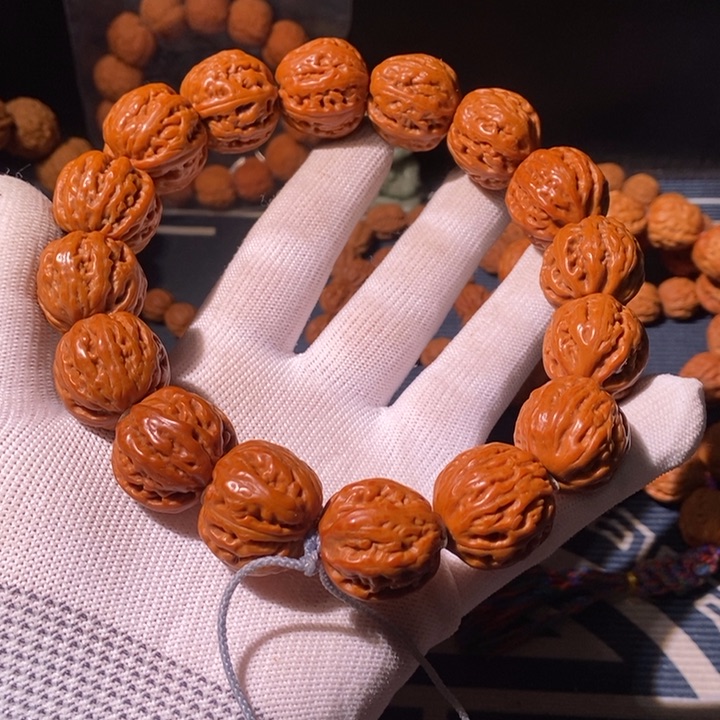 文玩核桃手串……60