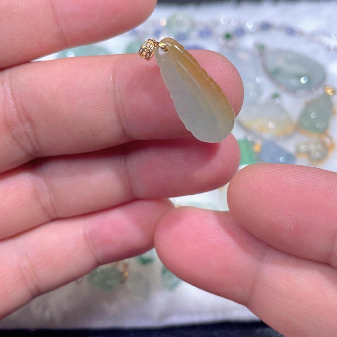 颈饰18K金镶嵌翡翠