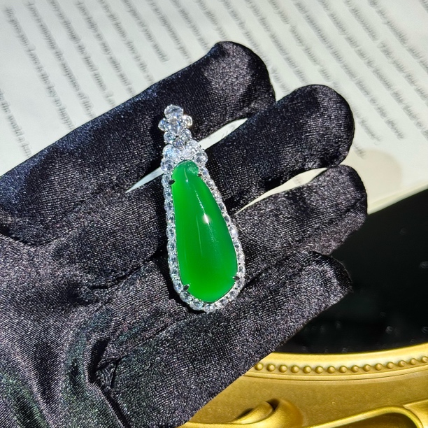 S925银镶嵌天然玉髓福瓜吊坠豪镶满钻双层封底设计款轻奢大气挂件