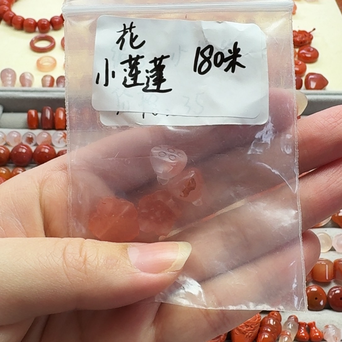 南红玛瑙配饰未镶嵌