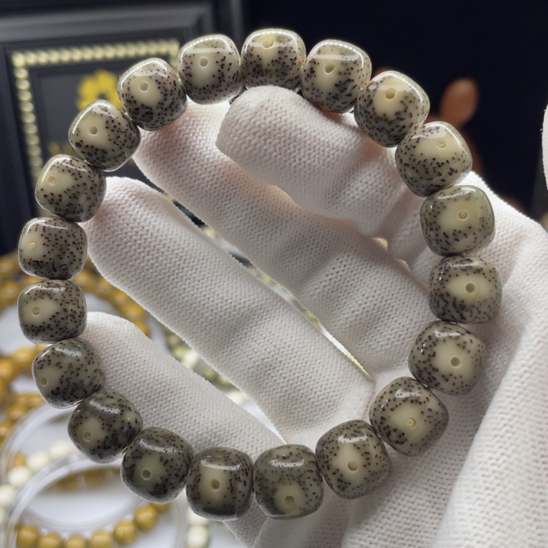 吊坠星月菩提11绿包白凤眼        A8