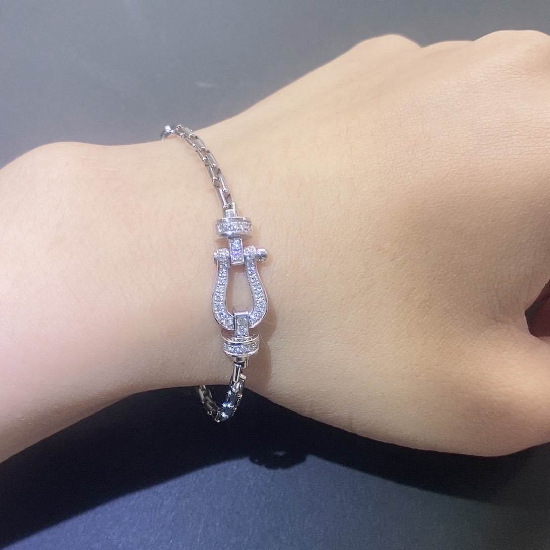 钻石手链18K金镶嵌中号马蹄手链k白