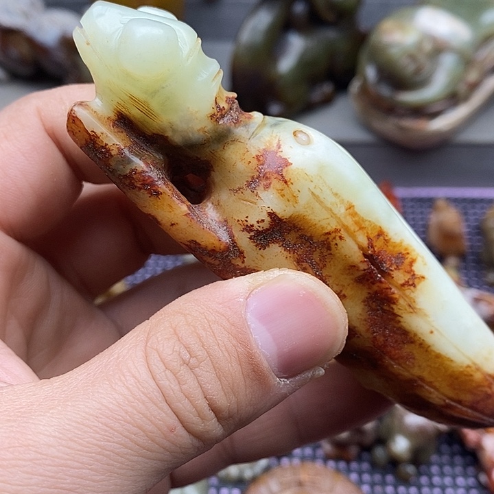 未镶嵌蛇纹石玉颈饰