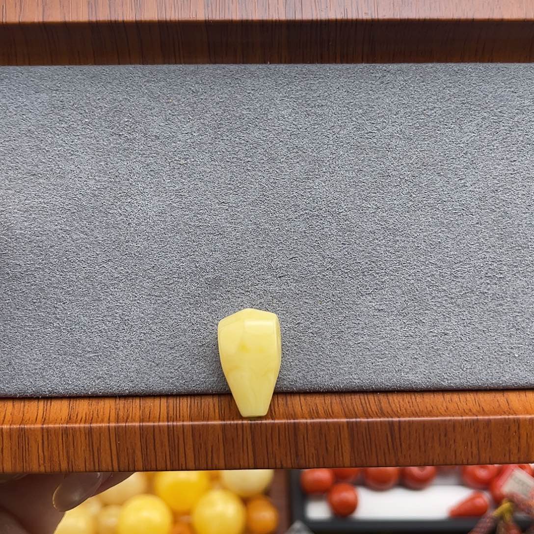 一***酒蜜蜡未镶嵌颈饰11.7mm