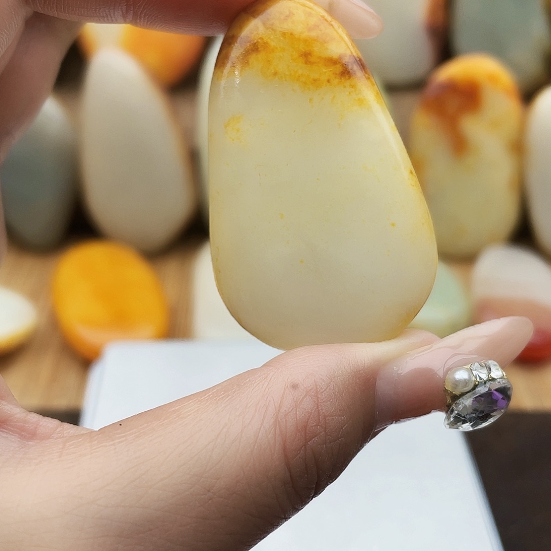 春***总和田玉未镶嵌颈饰