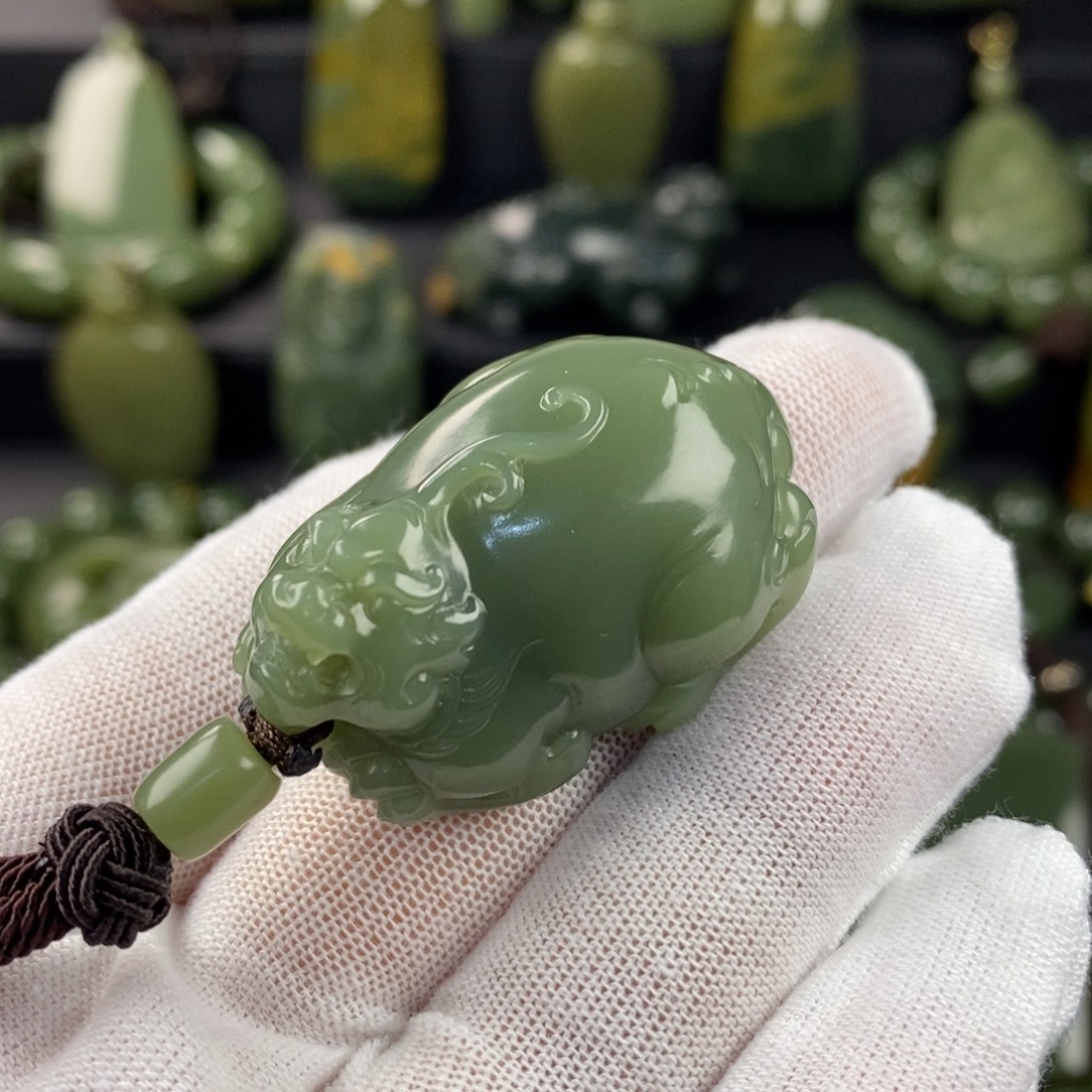 岫岩老玉（透闪石质玉）未镶嵌颈饰