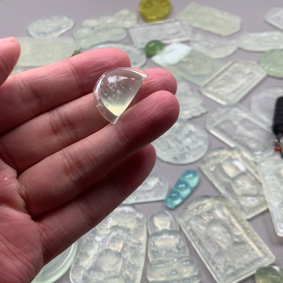 蛇纹石玉颈饰未镶嵌