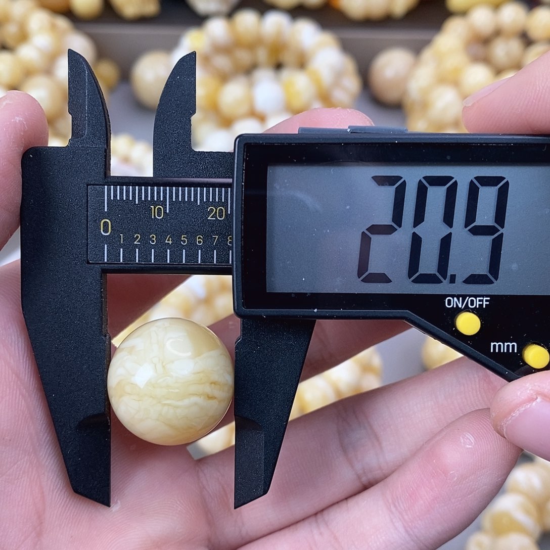 蜜蜡未镶嵌珠宝奇石