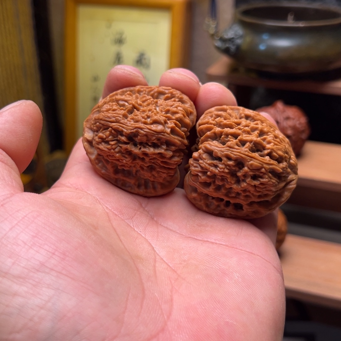 呼***车把件文玩核桃南疆43微色差有黄