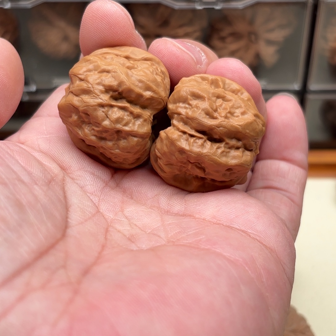 此***声文玩核桃把件蛤蟆头