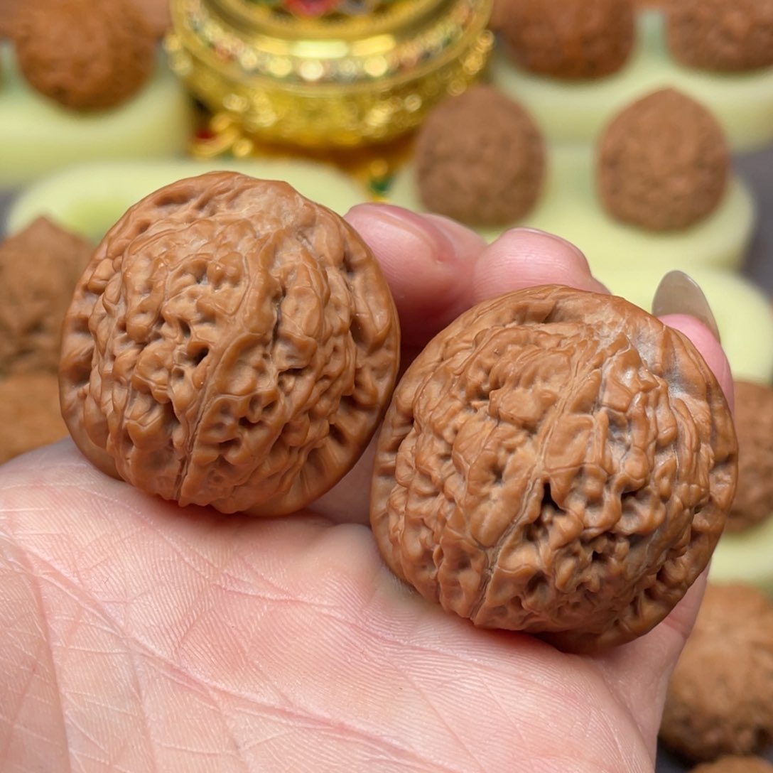 核桃把件35:莲花虎头