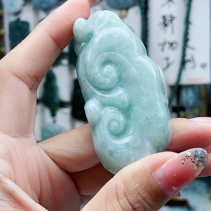 颈饰足铂镶嵌翡翠翡翠