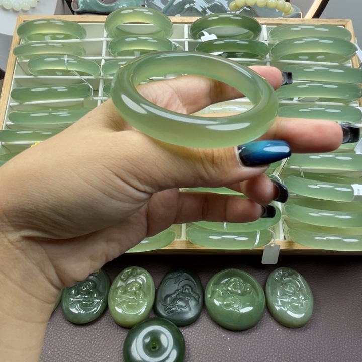 x***嘛岫玉未镶嵌手镯岫玉手镯