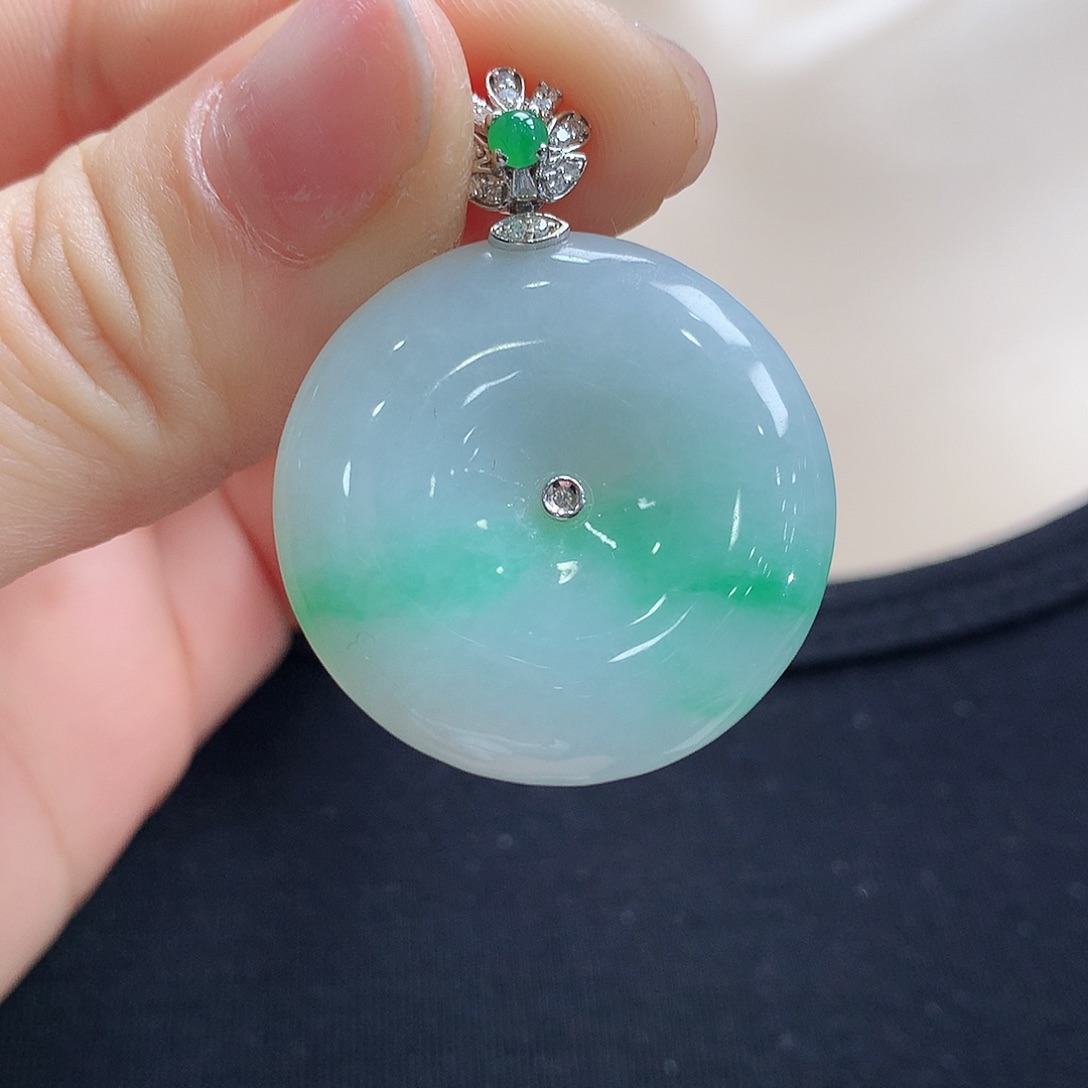 翡翠颈饰18K金镶嵌平安扣