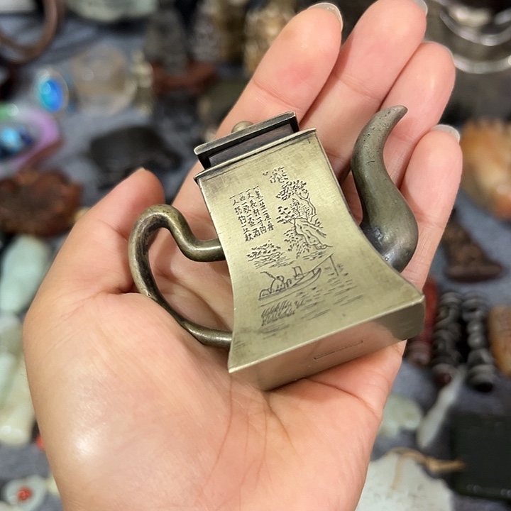 铜小件。          