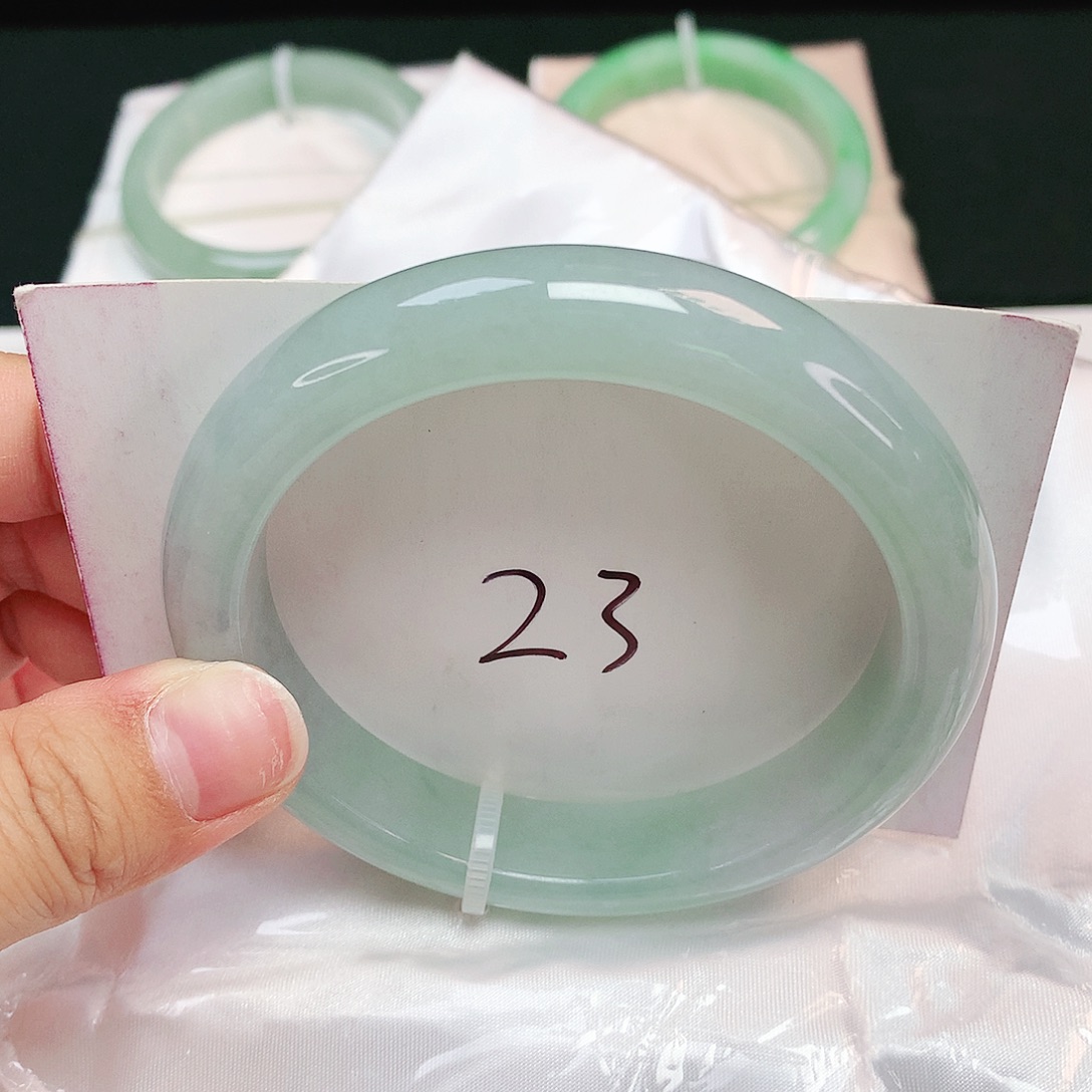 翡翠未镶嵌手镯正圈60