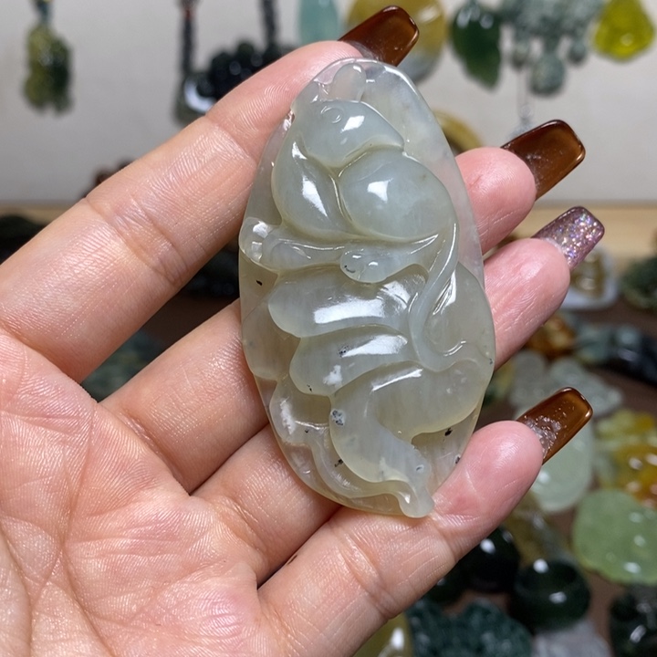 蛇纹石玉吊坠未镶嵌