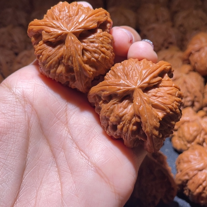 是***吖吊坠桃核小妹三棱