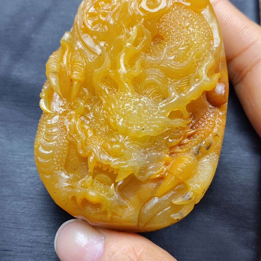 石英质玉（黄龙玉）颈饰未镶嵌